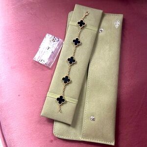 Van Cleef & Arpels Vintage Alhambra 5 motifs bracelet in black onyx (never worn)